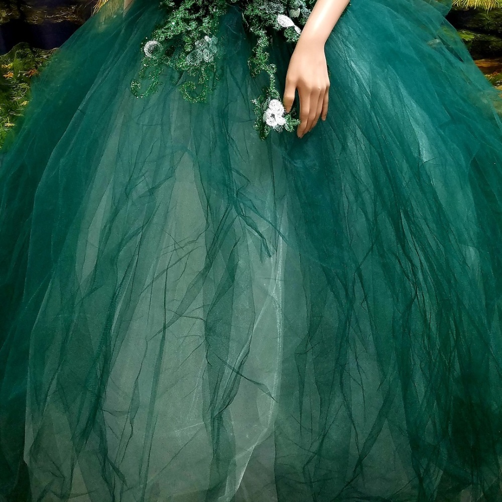 SAMPLE GOWN - AMEENAH Green Afghan Inspired Wedding Ballgown Set - Picture 2 of 8